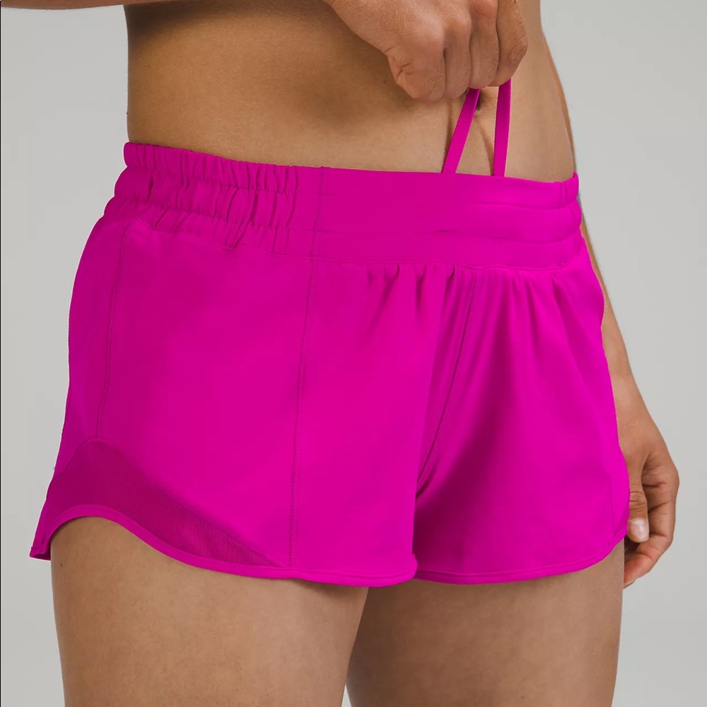 Lululemon Hotty Hot Low-Rise Lined Short 2.5”